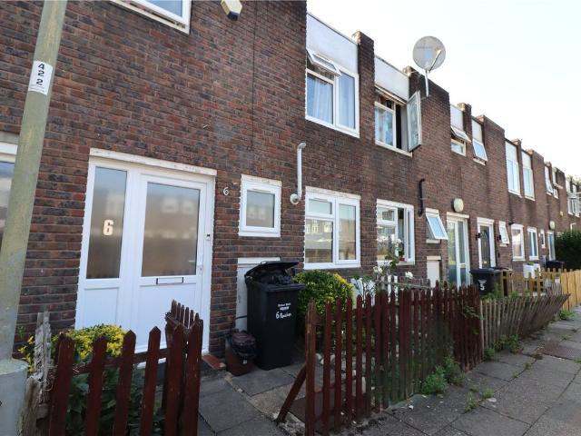 Paulhan, Great Field, London NW9, 3 bed terraced house to rent, £2,000 pcm | PrimeLocation