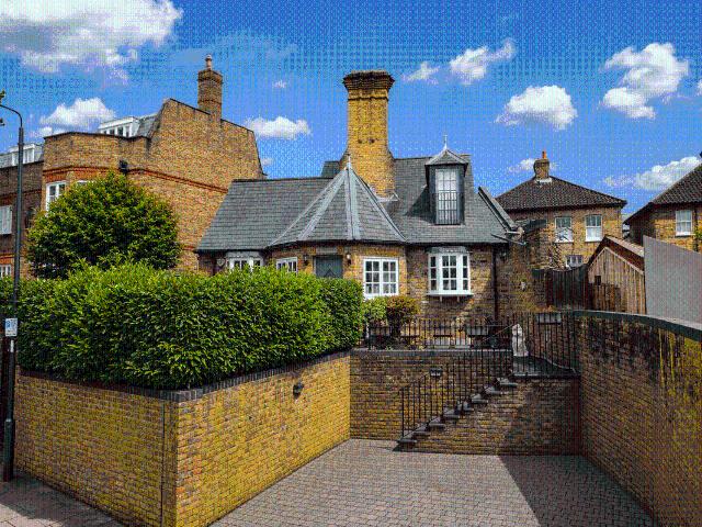 Paulin Drive, Winchmore Hill N21, 2 bed cottage to rent, £2,600 pcm | PrimeLocation