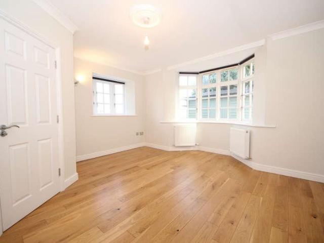 Paulin Drive, Winchmore Hill, N21