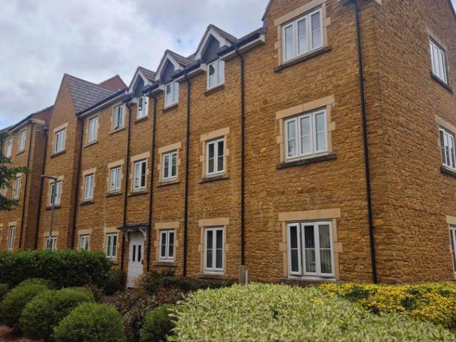 Paulls Close, Martock TA12, 2 bed flat to rent, £950 pcm | PrimeLocation