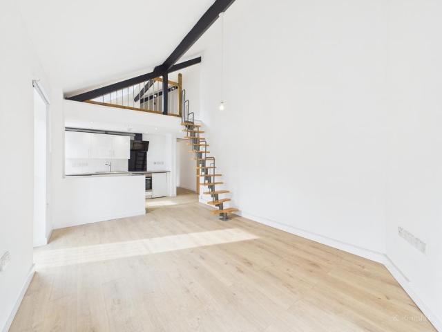 Pauls Row, High Wycombe. 1 bed flat to rent £1,100 pcm £254 pw