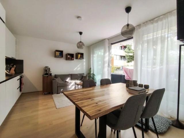 Pauschalmiete inklusive Warmwasser & Heizung/Kühlung Moderne 2 Zimmer Wohnung mit schöner Terrasse in den Hof Stilvolle Ausstattung