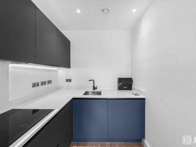 Pavana Square Brentford TW8