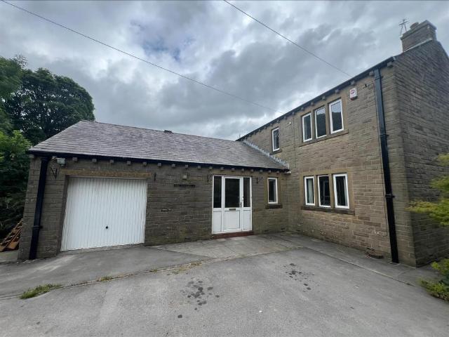 Pavement Lane, Halifax 4 bed detached house to rent £1,350 pcm £312 pw