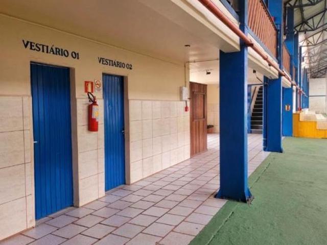 Pavilhão comercial a venda em Vacaria, RS, localizado em região central da cidade, distante 400m da