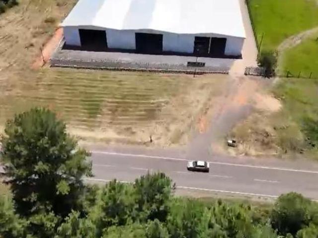 Pavilhão industrial em uma área de terreno de 3ha, topografia plana e com localização estratégica ju