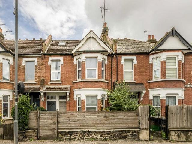 Pavilion Terrace, London W12 3 bed flat to rent £2,600 pcm £600 pw
