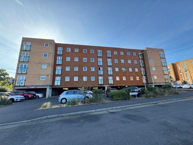 Pavilion Close, Leicester LE2, 2 bed flat to rent, £1,100 pcm | PrimeLocation