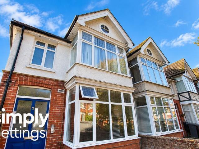 Pavilion Road, Worthing BN14, 1 bed flat to rent, £1,125 pcm | PrimeLocation