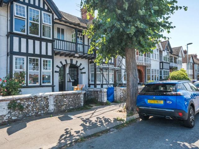 Pavilion Road, Worthing, West Sussex BN14, 2 bed flat to rent, £1,300 pcm | PrimeLocation