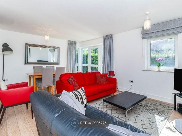Pavilions, Windsor SL4, 2 bed flat to rent, £2,950 pcm | PrimeLocation