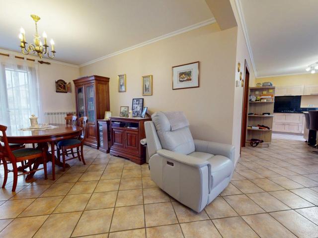 Pavillon 6 pièces avec sous sol total