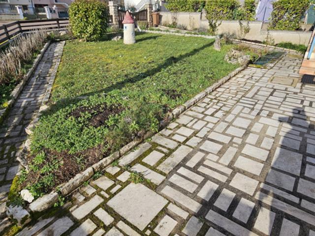 PAVILLON 82 m2 habitables, sur sous sol et terrain clos