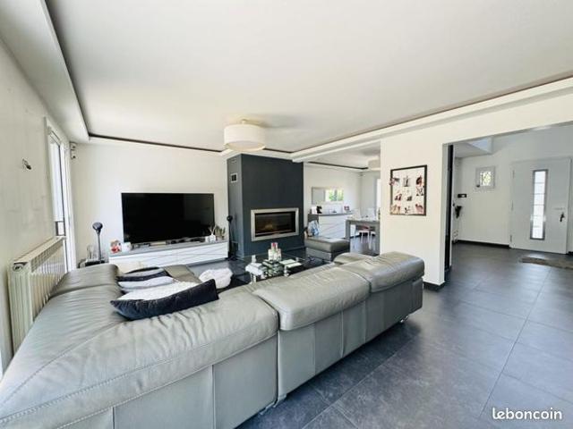 Pavillon 8 pièces 192 m²