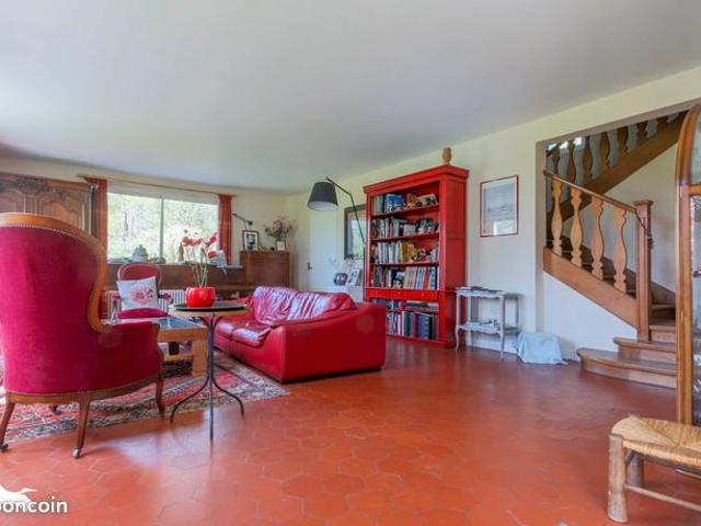 Pavillon 8 pièces 232 m²