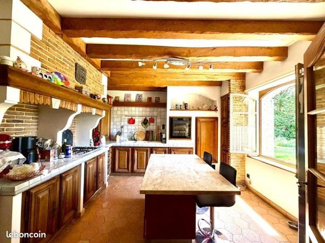 Pavillon 9 pièces 237 m²