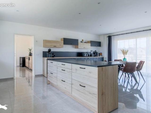Pavillon 10 pièces 340 m²