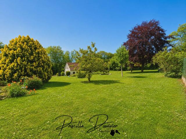 Pavillon 3 chambres + bureau avec grand jardin de 4 260 m2