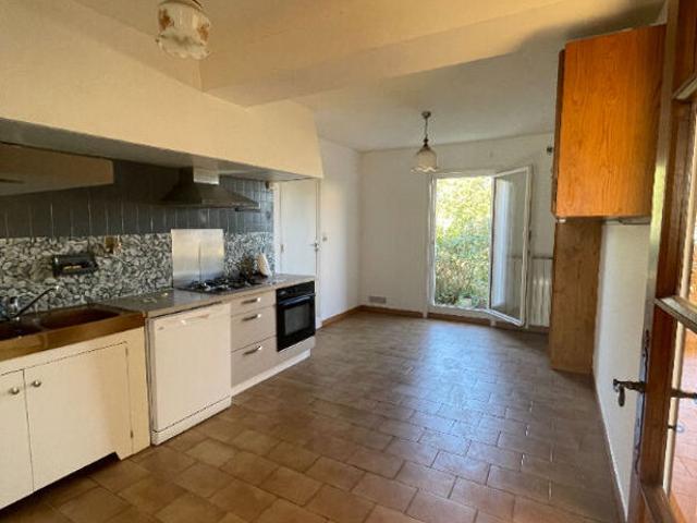 Pavillon T4 de 93 m² à louer à Carcassonne, Hameaux de Maquens, avec jardin, garage et dépendances