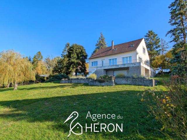Pavillon traditionnel rénové grand terrain avec vue sur vall
