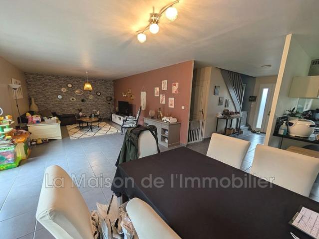Pavillon avec deux chambres + bureau