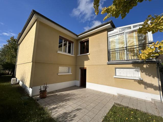 Pavillon avec terrain dans un quartier prisé 137m² Saint Amand Montrond