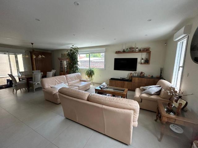 Pavillon contemporain 5 pièce s 143 m2