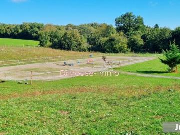 PAVILLON DE 75 M2 AVEC STRUCTURE EQUESTRE SUR PARCELLE DE 17850 M2