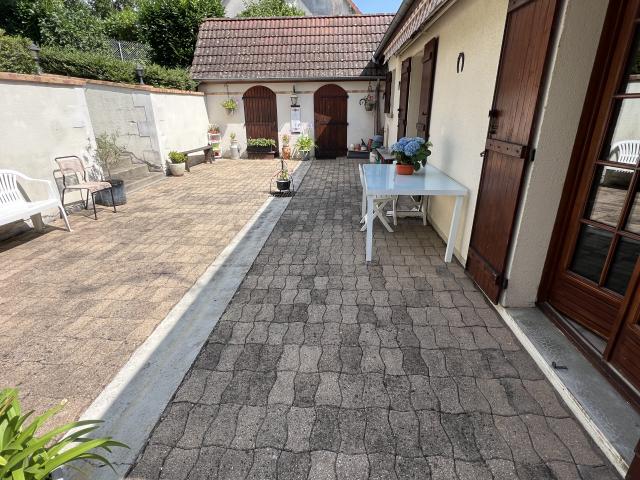 Pavillon de 120 m2 avec 4 chambres, garage, dépendance et terrain clos