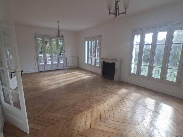 Pavillon de 160 m² — 5 chambres — Sous sol 100 m² — Jardin 500 m