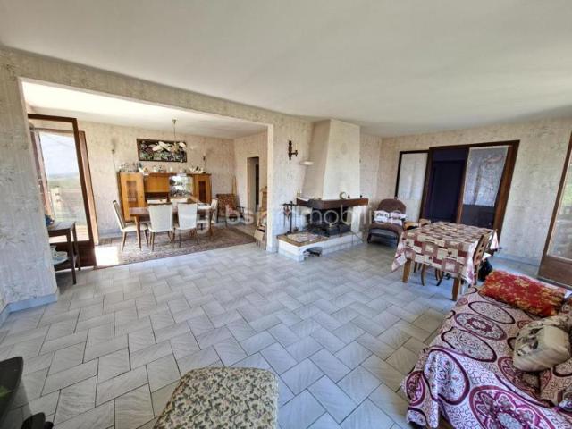 Pavillon de 181 m² sur sous sol beaux volumes