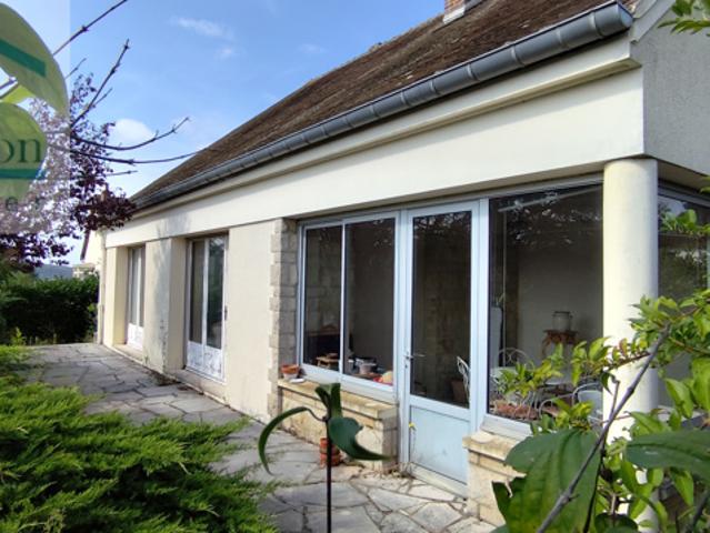Pavillon de construction traditionnelle, élevé sur sous sol