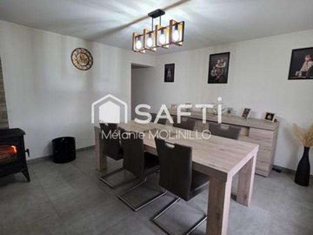 Pavillon de plain pied de 124 m² rénové sur sous sol édifiée sur un terrain de 1863 m²