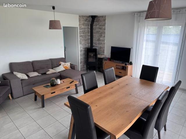 Pavillon de plain pied de 2018 bati sur environ 3000 m2