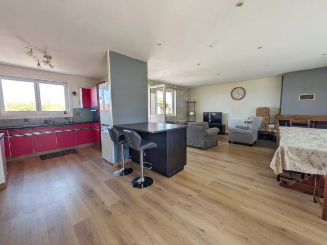 PAVILLON DE PLAIN PIED RÉNOVÉ DE 120M2 AVEC JARDIN PAYSAGÉ ET GARAGE