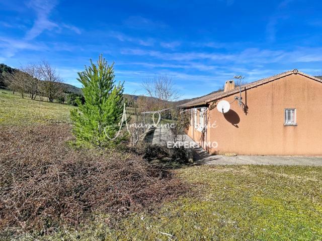 Pavillon de plain pied sur 5000m2