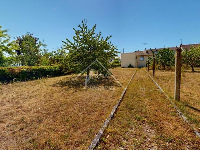 Pavillon de plain pied sur sous sol avec 1 300 m² de terrain à Bourbon l'Archambault
