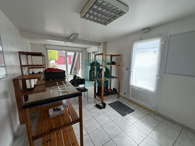 PAVILLON D'HABITATION AVEC LOCAL PROFESSIONNEL INDÉPENDANT MONTDIDIER 80500