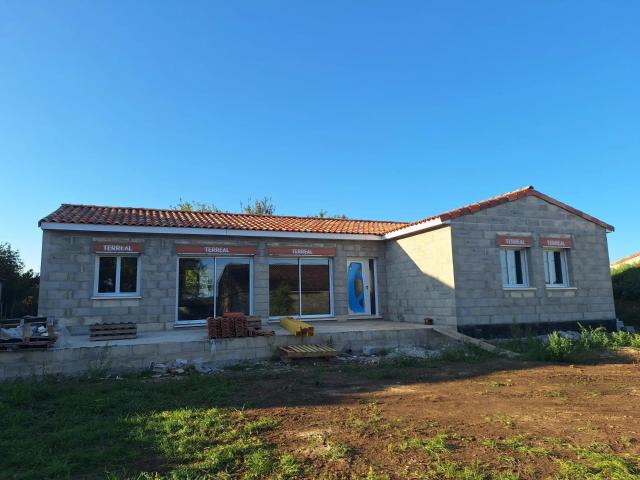 Pavillon en cours de construction 102m² Agris