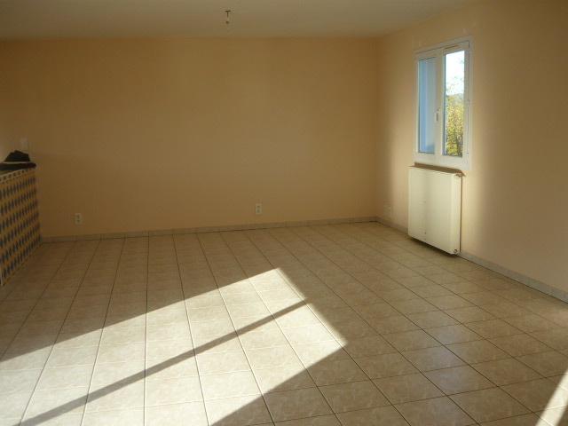 PAVILLON F4 PLAIN PIED ROUTE DES MILLADES A USSAC