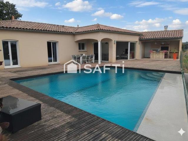 Pavillon familial,4 chambres,piscine,belle parcelle