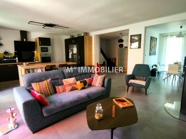 Pavillon familial de 100 m2 avec jardin, à 5 min à pied de la gare de Nogent l'Artaud
