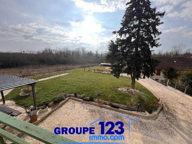 PAVILLON FAMILIAL DE 260 M2 TERRAIN DE PLUS DE 2 000 M2