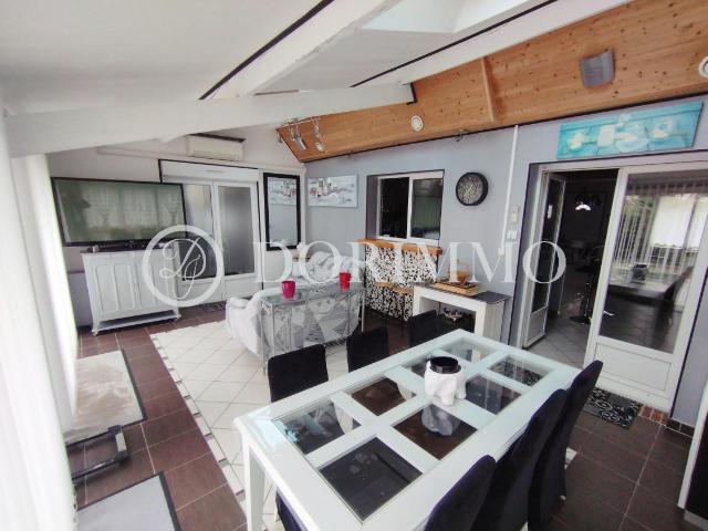 Pavillon impeccable secteur recherché avec belles pièces de vie