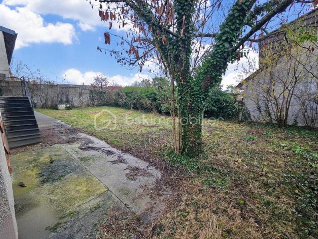 Pavillon 2 logements possible non mitoyen terrain 420m²