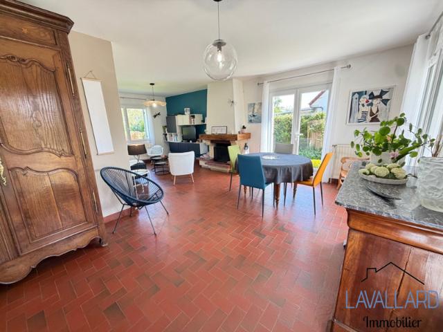 Pavillon individuel de plain pied avec 2 chambres et sous sol co