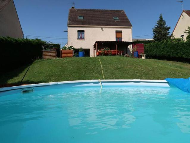 PAVILLON INDIVIDUEL ELEVE SUR SOUS SOL TOTAL AVEC ACCES VOITURES