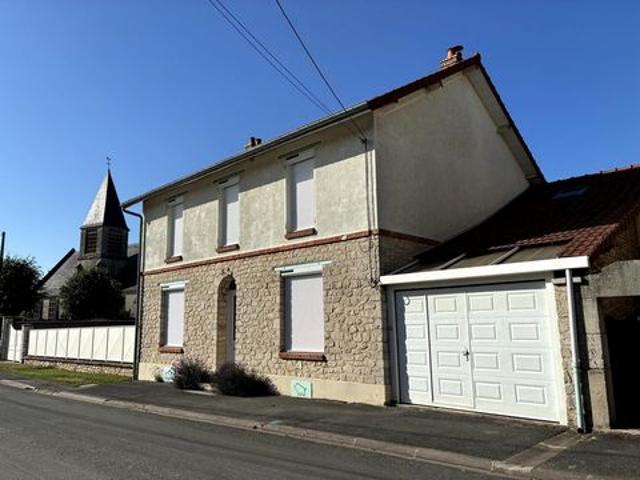 Pavillon individuel en pierre totalement rénové au bord du canal et a proximité de toutes commodités