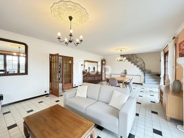 Pavillon individuel familial semi plain pied 200 m2 La Couture
