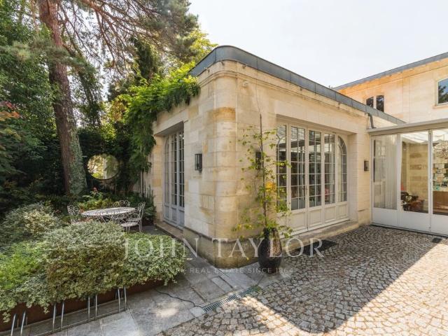 Pavillon meublé 2 chambres Climatisation Terrasse Quartier Saint Seurin